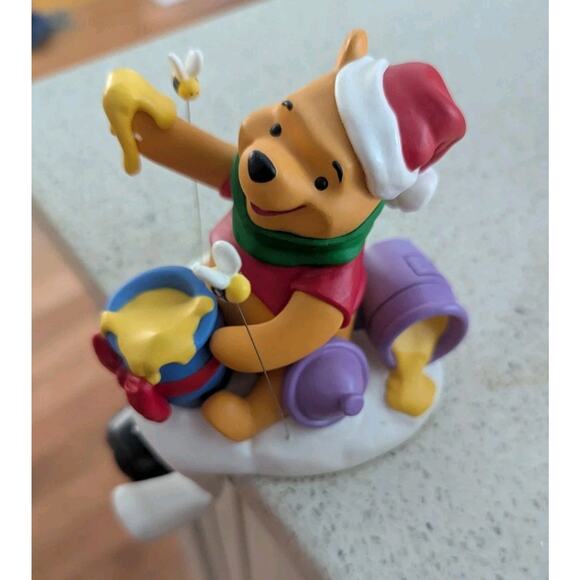 Hallmark Disney Christmas Stocking Hanger WINNIE THE POOH Santa Hat Eating Honey - Picture 6 of 8